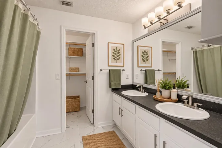 Virtually staged
