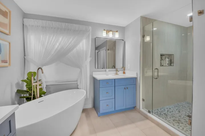 Soaking tub