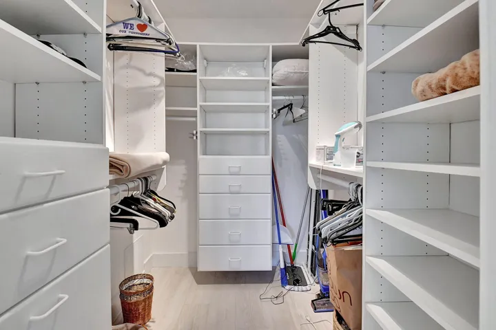 Walk in Closet