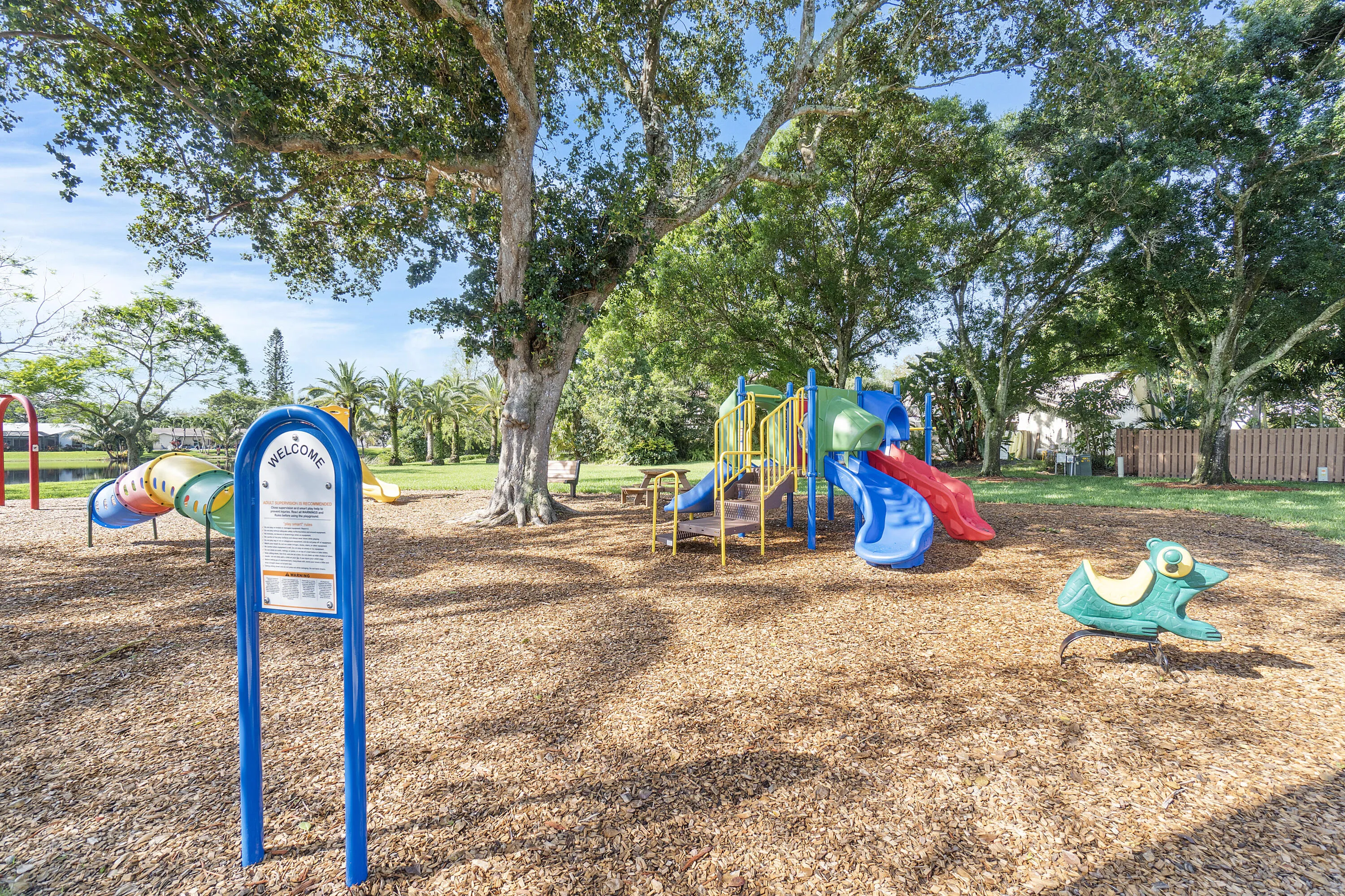 2596 Lakeview Court_004