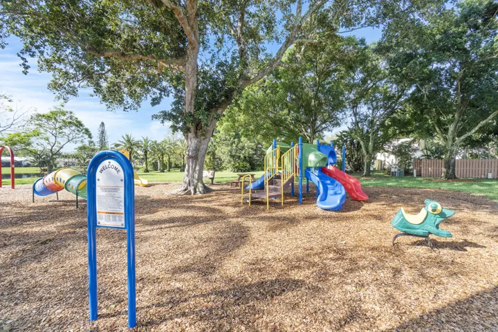 2596 Lakeview Court_004