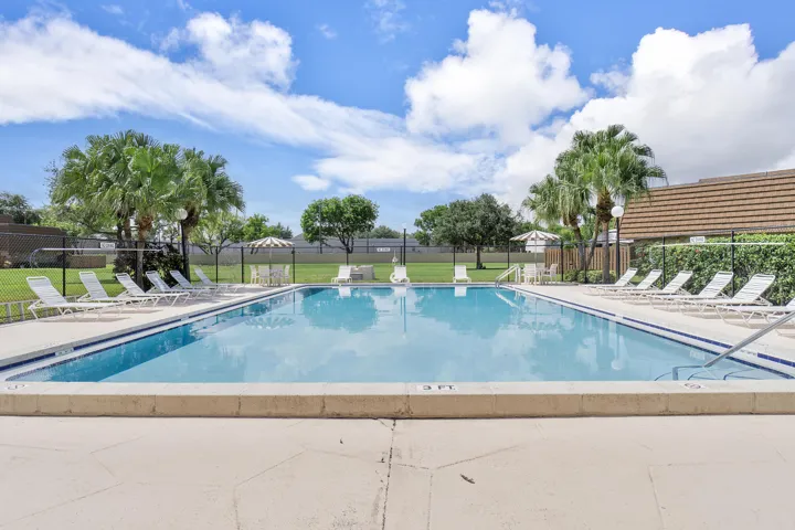 2596 Lakeview Court_053