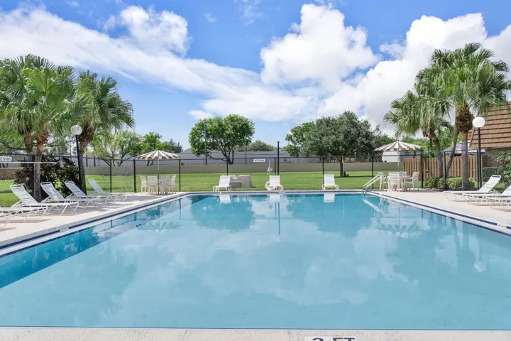 2596 Lakeview Court_055