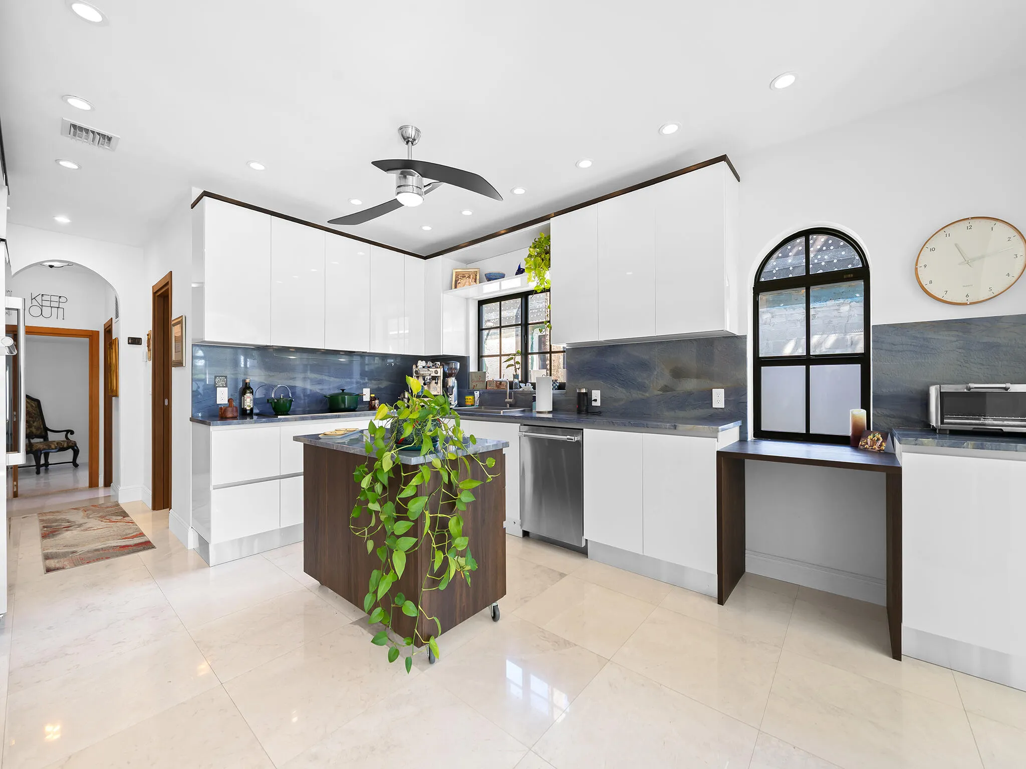 Open Design / Completely Renovated / Gourmet Kitchen
