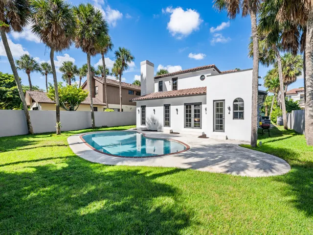Fenced privacy, tropical landscape.... and pool!