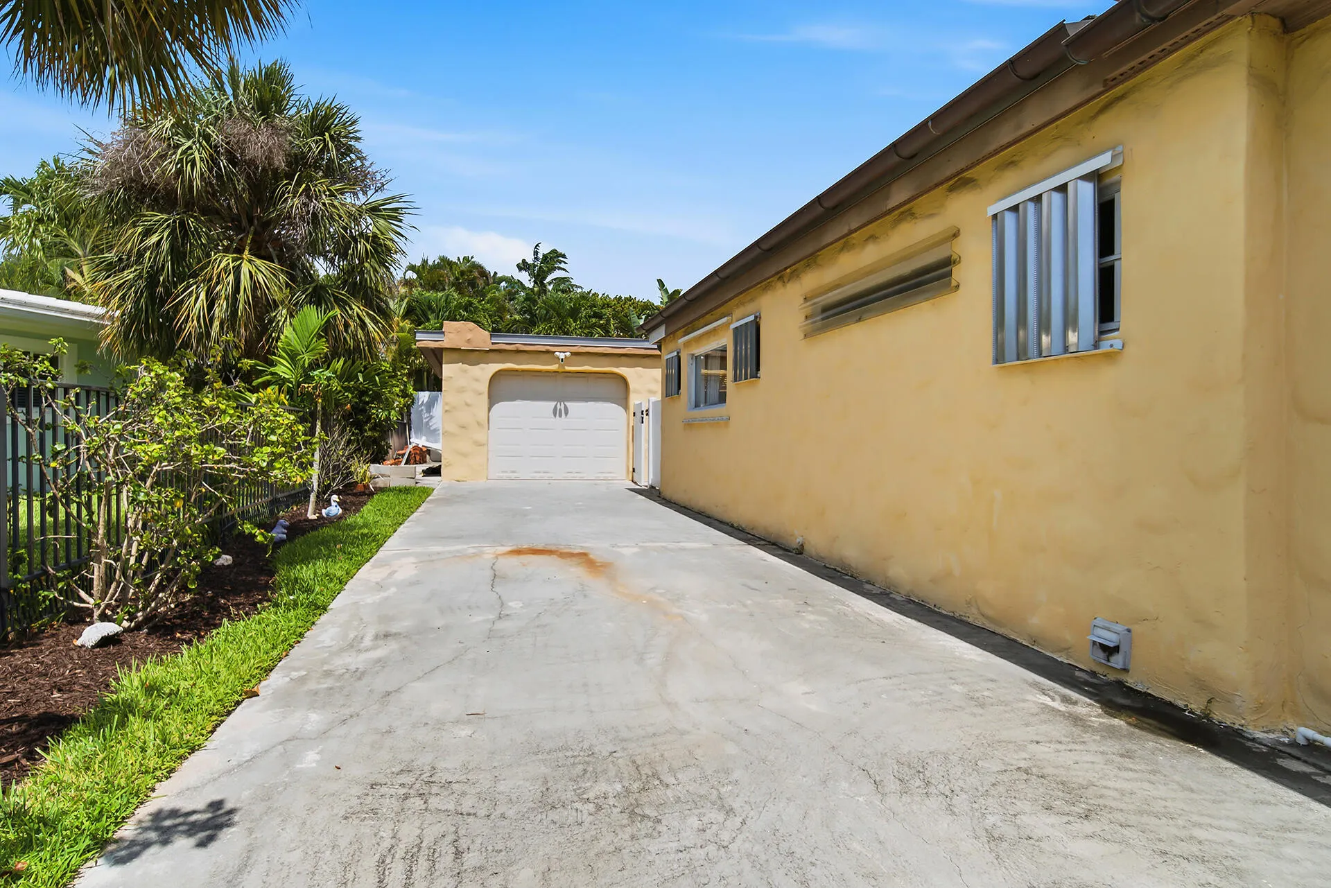 145-NE-SPANISH-COURT-33432-055
