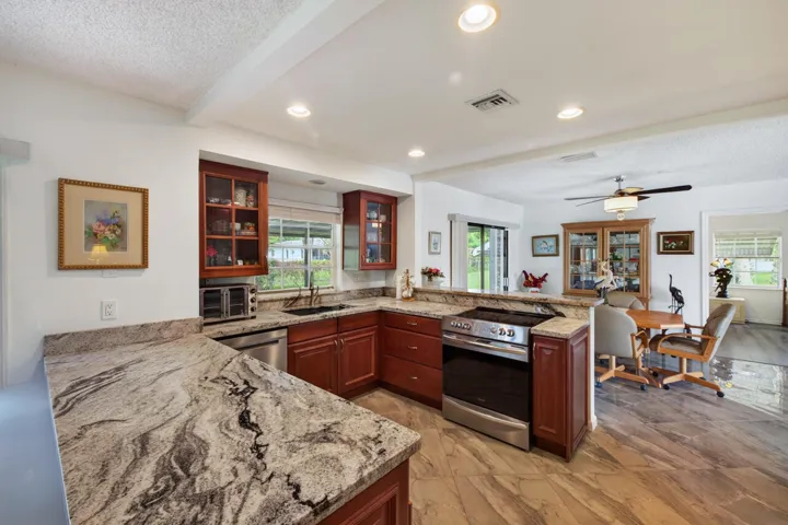 2156 SE Harlow St-011