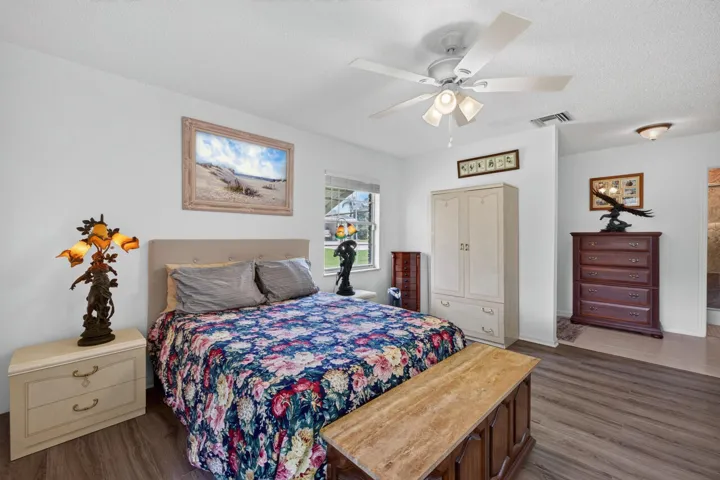 2156 SE Harlow St-025