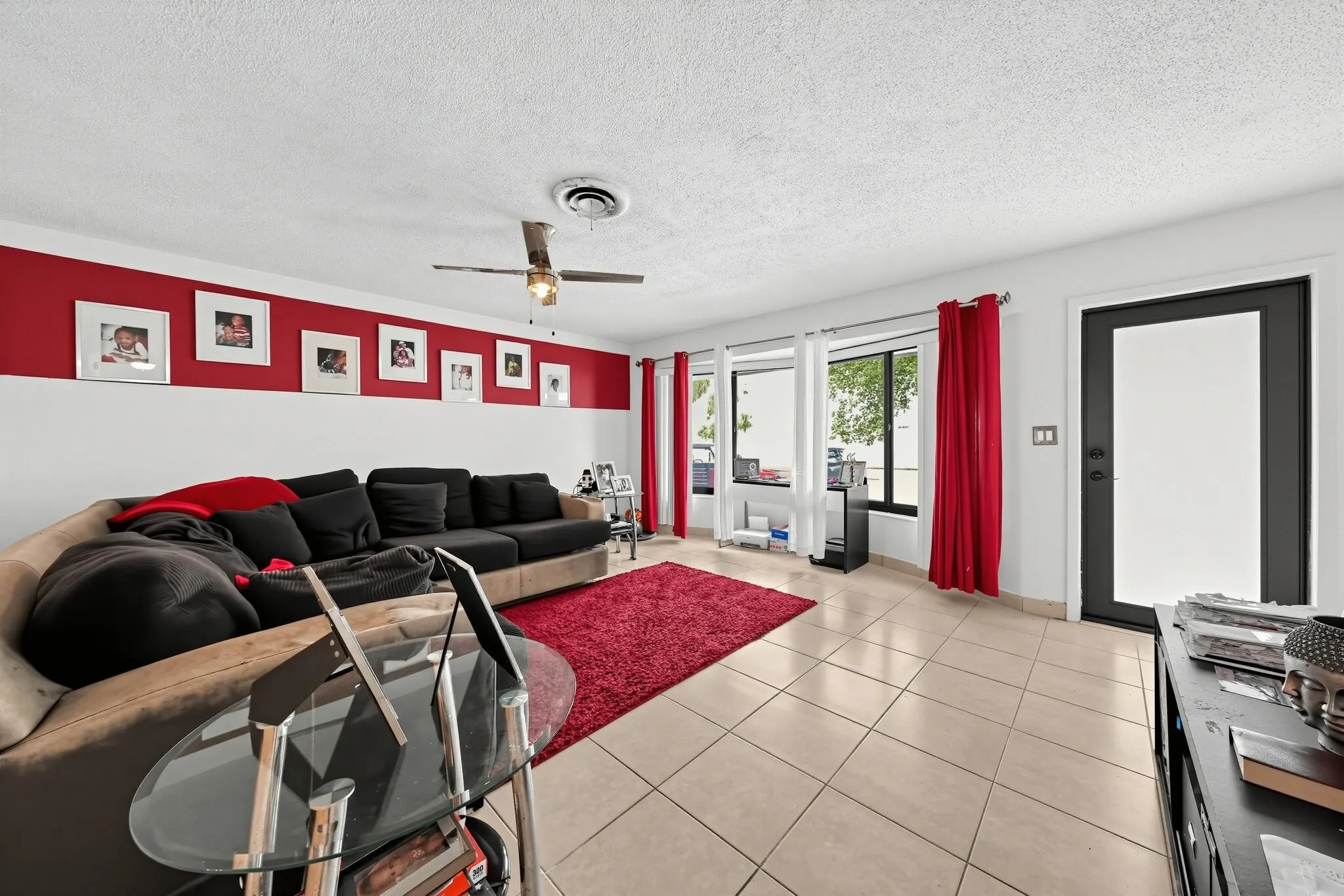 10_761_NW_65th_Ave-Living_room-6778