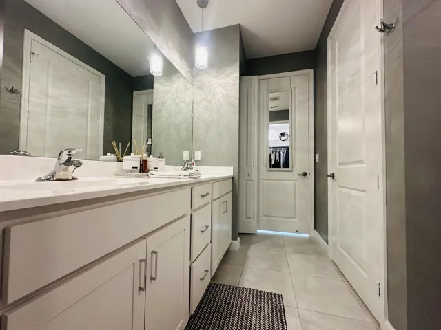 Dual sink vanity with custom lighting and linen closet