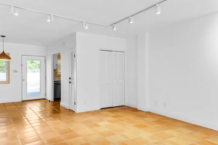 139 Sunrise Ave., 107