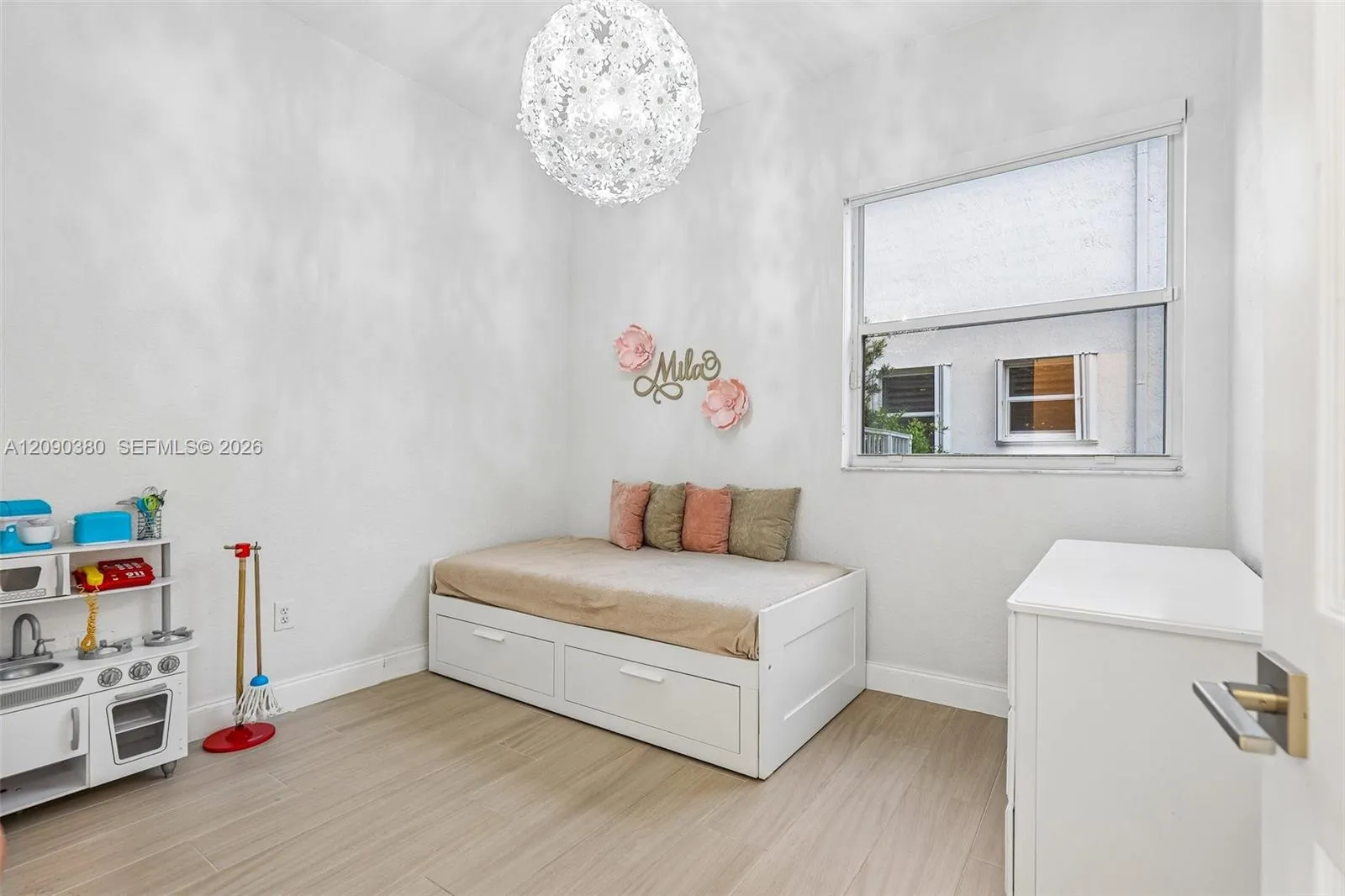 2nd bedroom