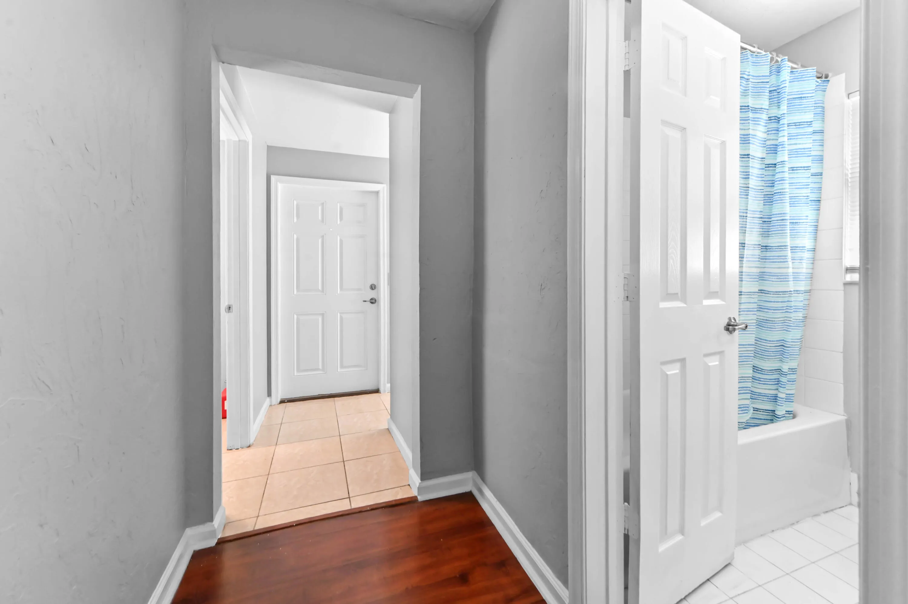 12 Hallway 01