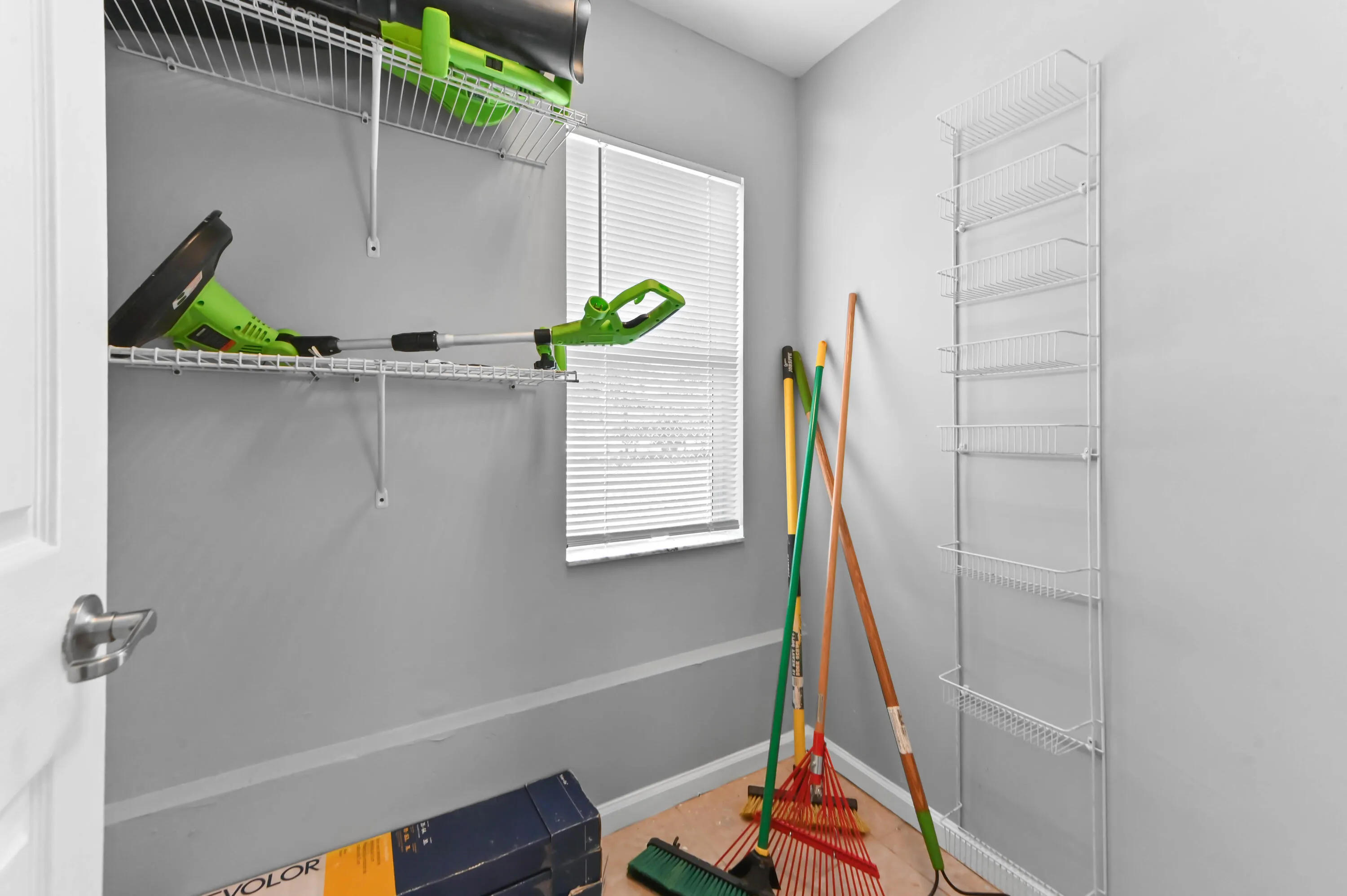14 storage room 01