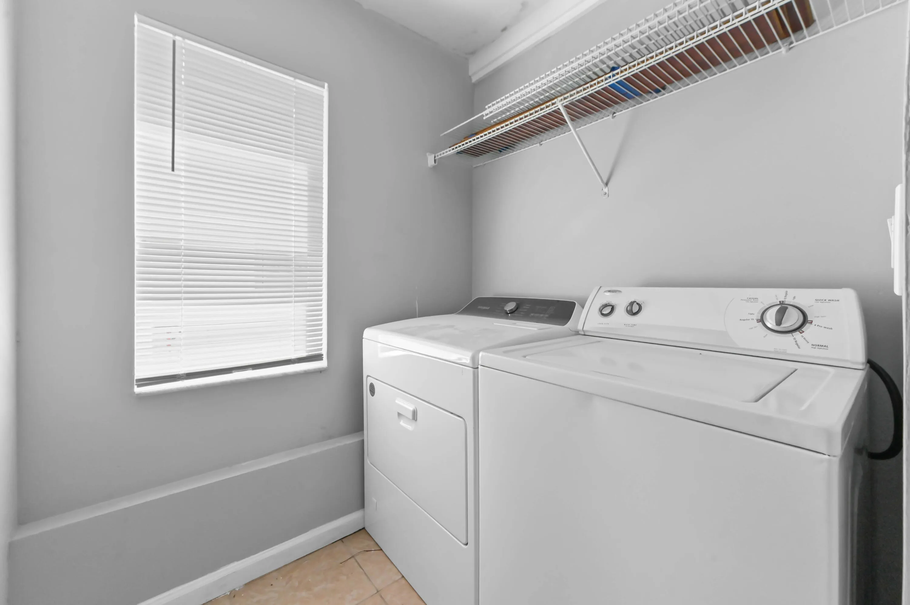 15 laundry room 01