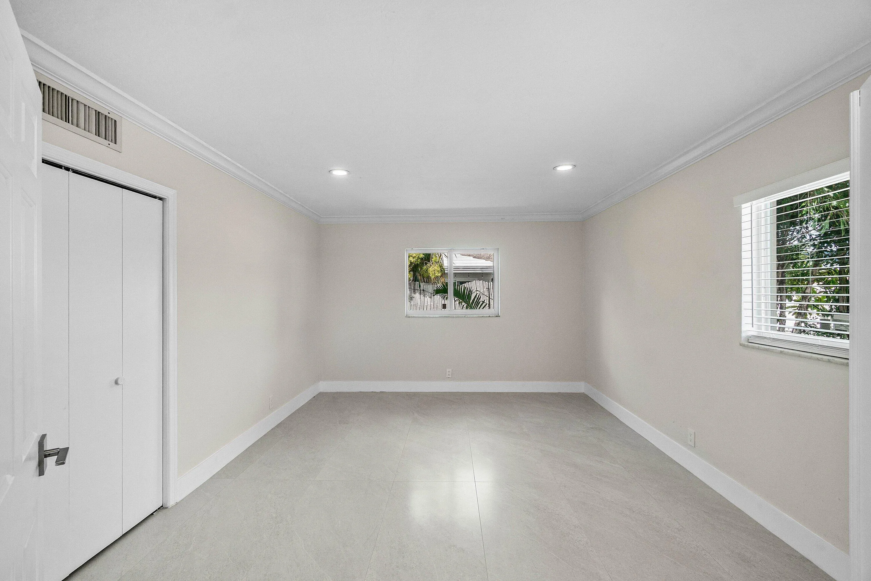 027-1525Southeast6thStreet-DeerfieldBeac