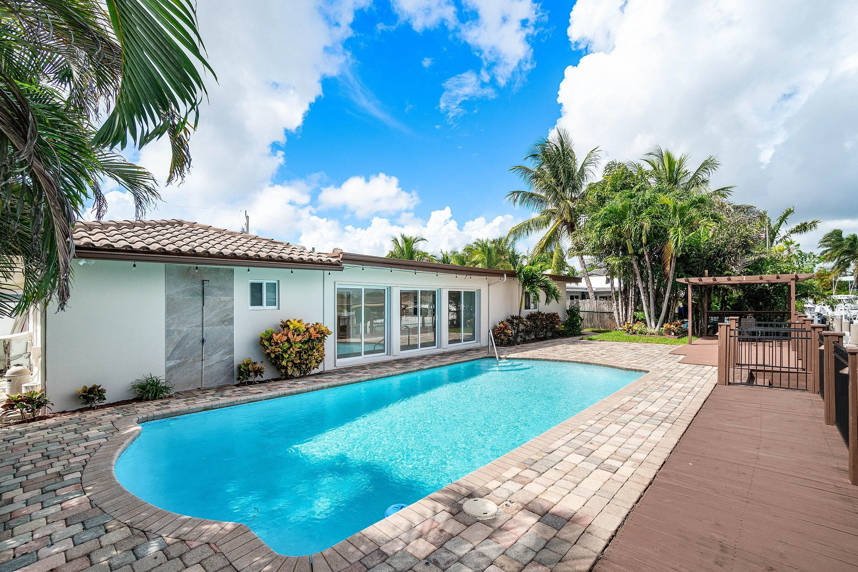 043-1525Southeast6thStreet-DeerfieldBeac