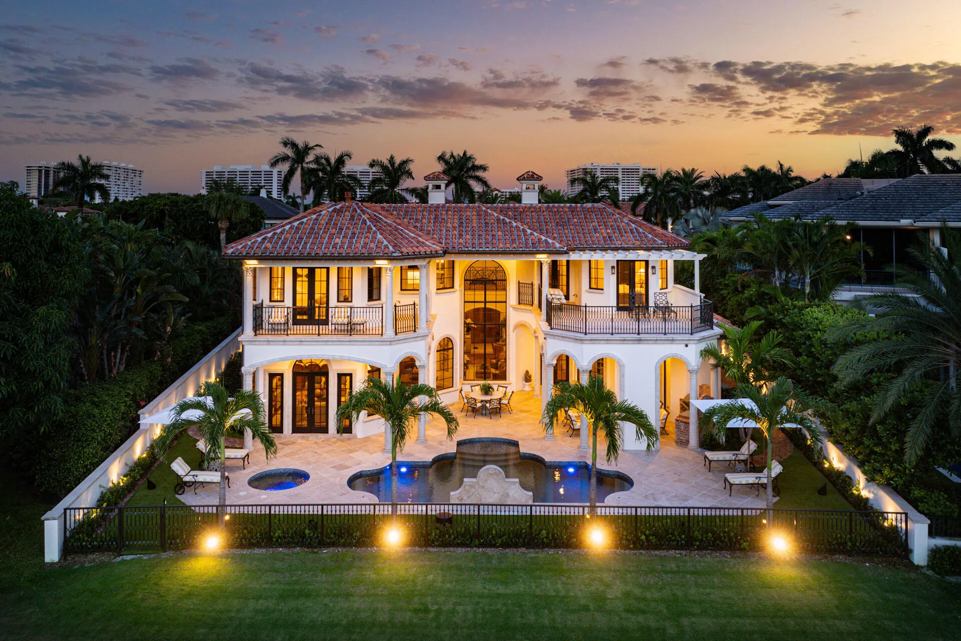 2055_Royal_Palm_Way_Dusk_18