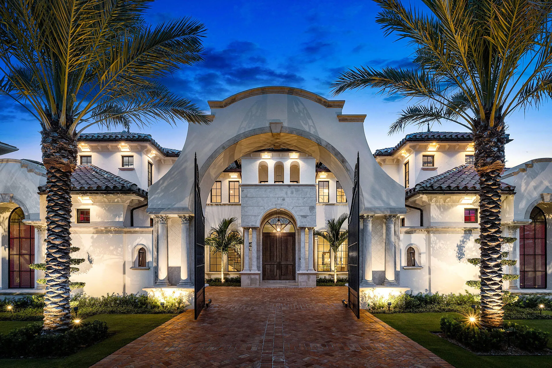 2055_Royal_Palm_Way_Dusk_04