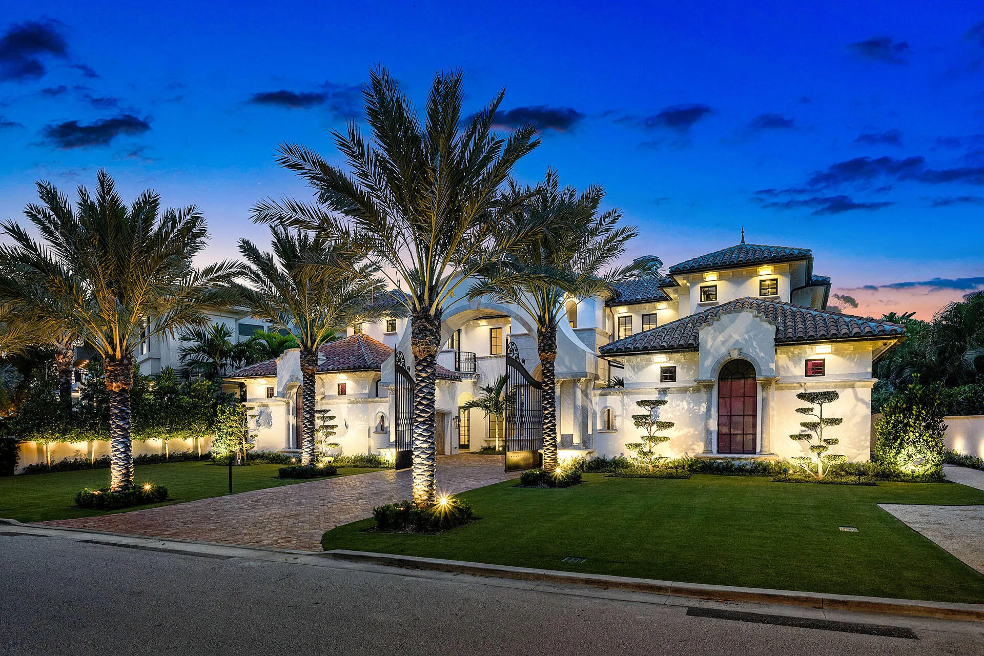 2055_Royal_Palm_Way_Dusk_03