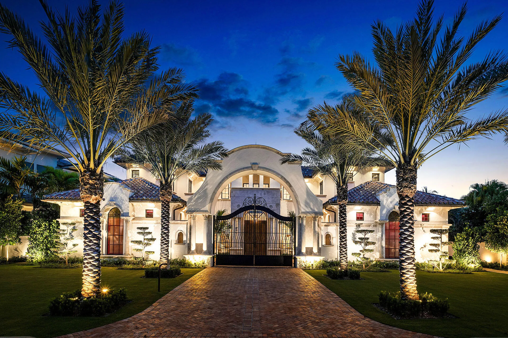 2055_Royal_Palm_Way_Dusk_04.0