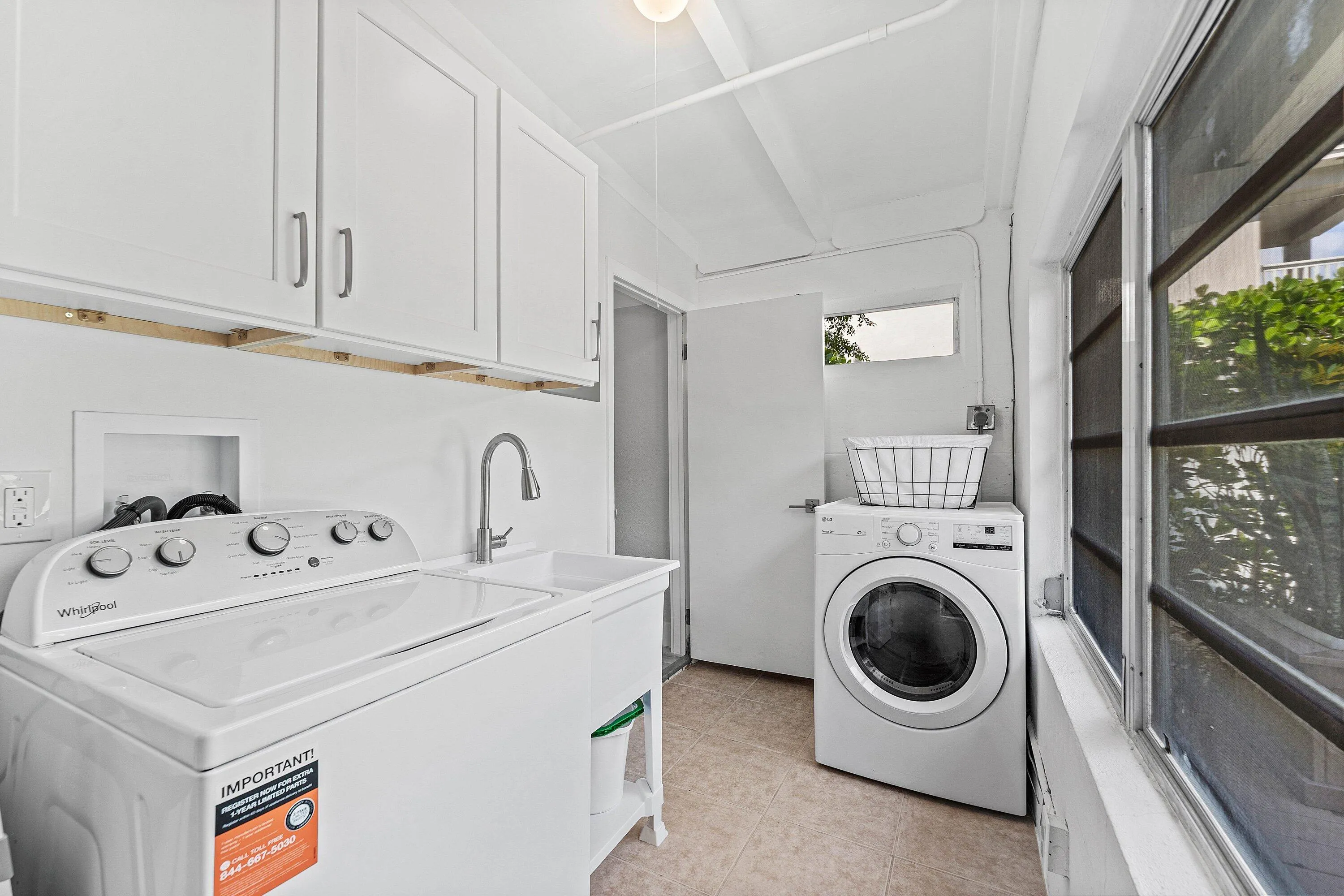 SUNNY LAUNDRY ROOM