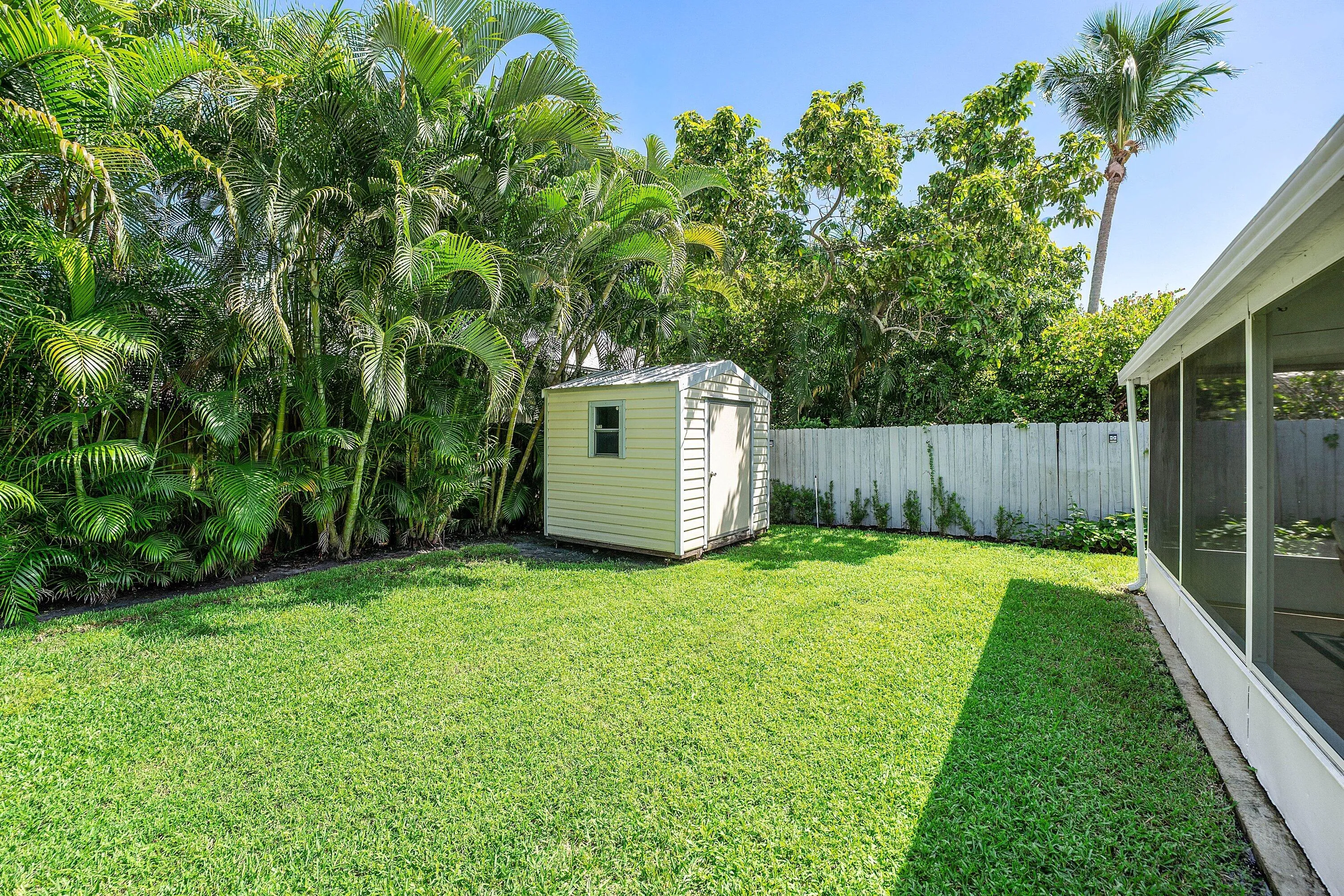 SPACIOUS BACKYARD