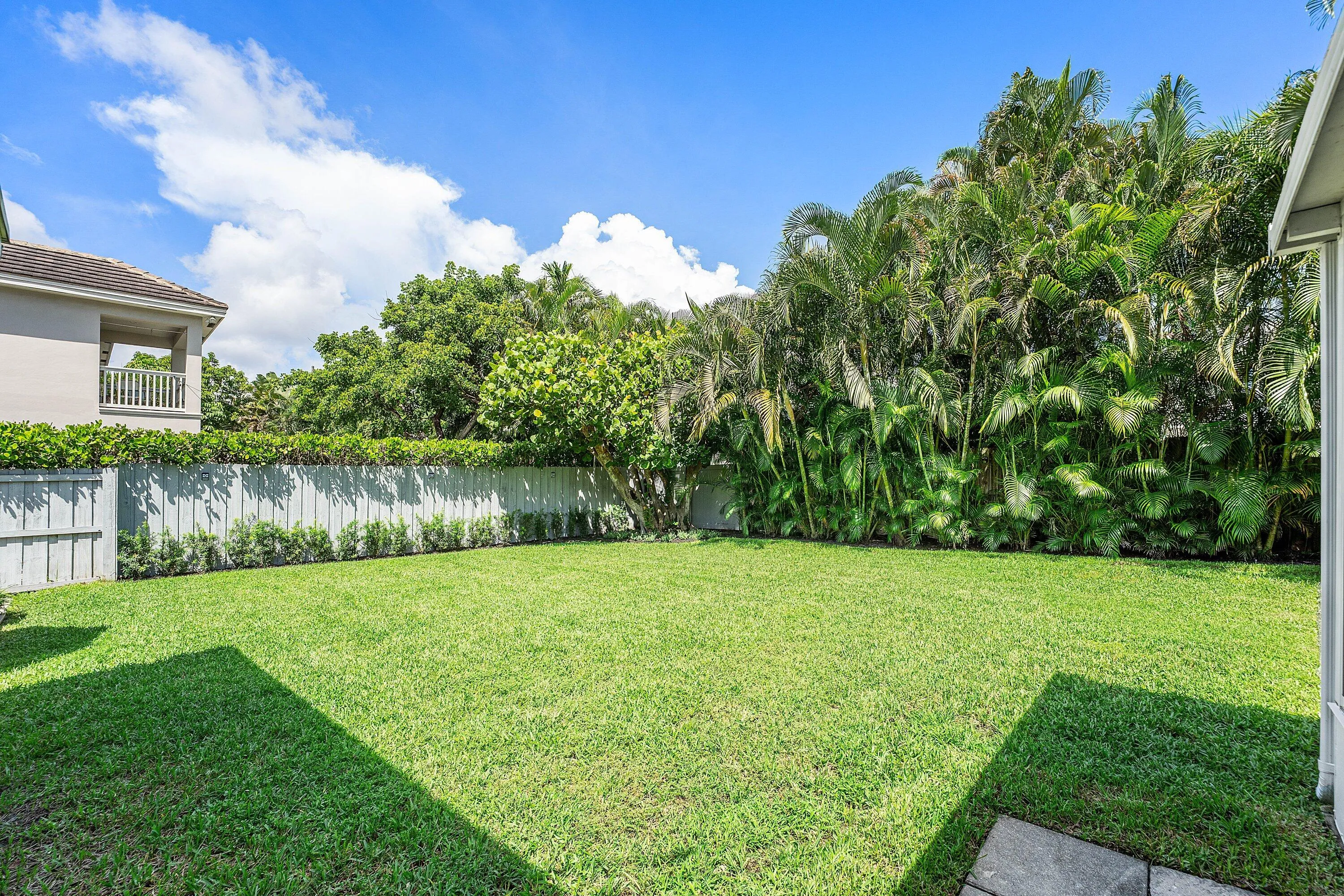 SPACIOUS BACKYARD