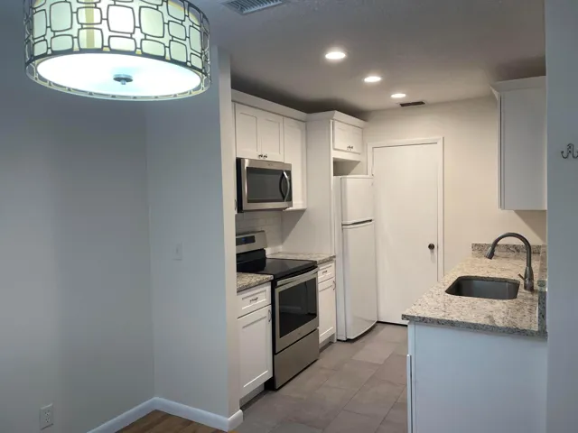 DINING/KITCHEN