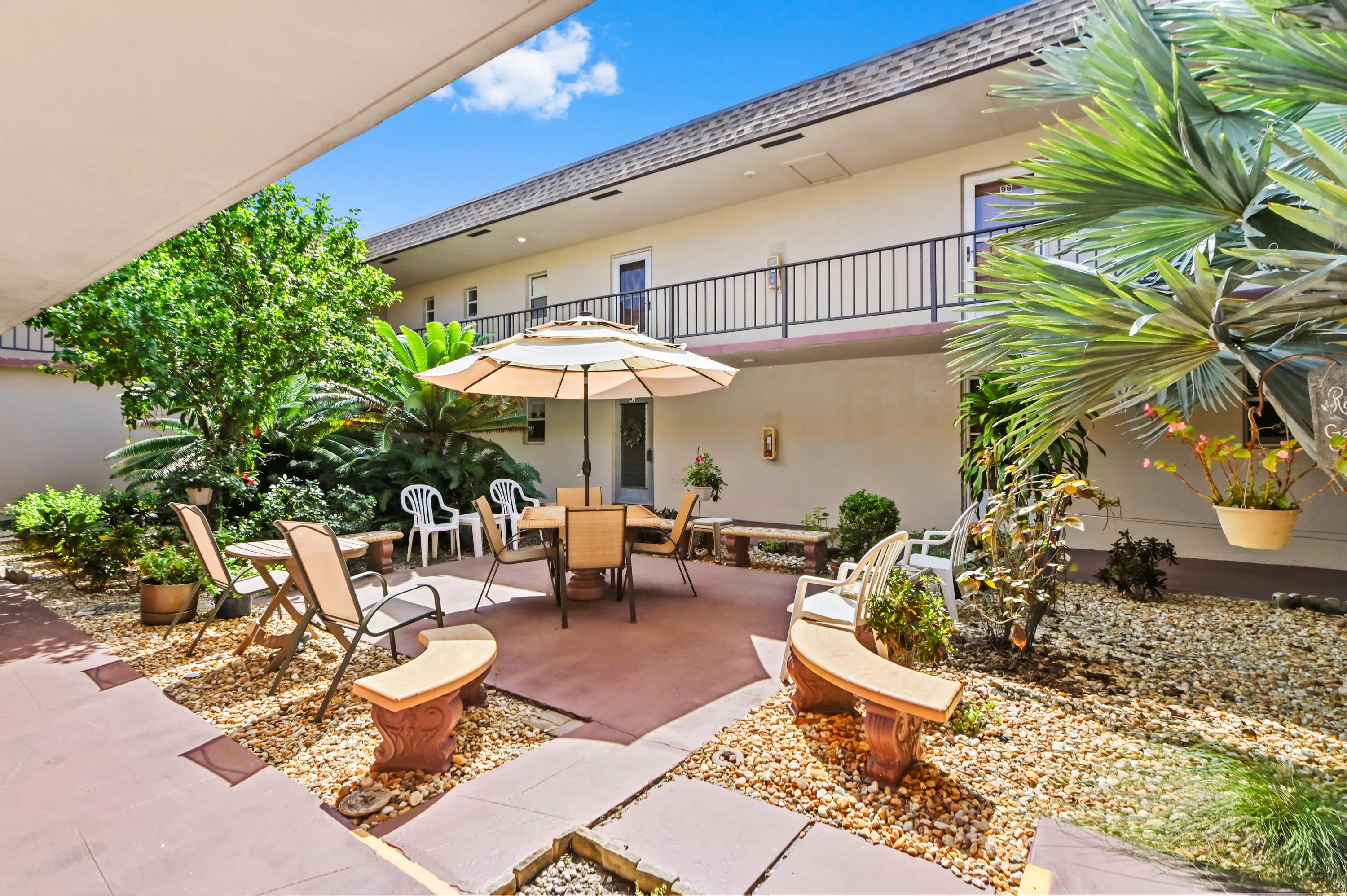 02 courtyard 01