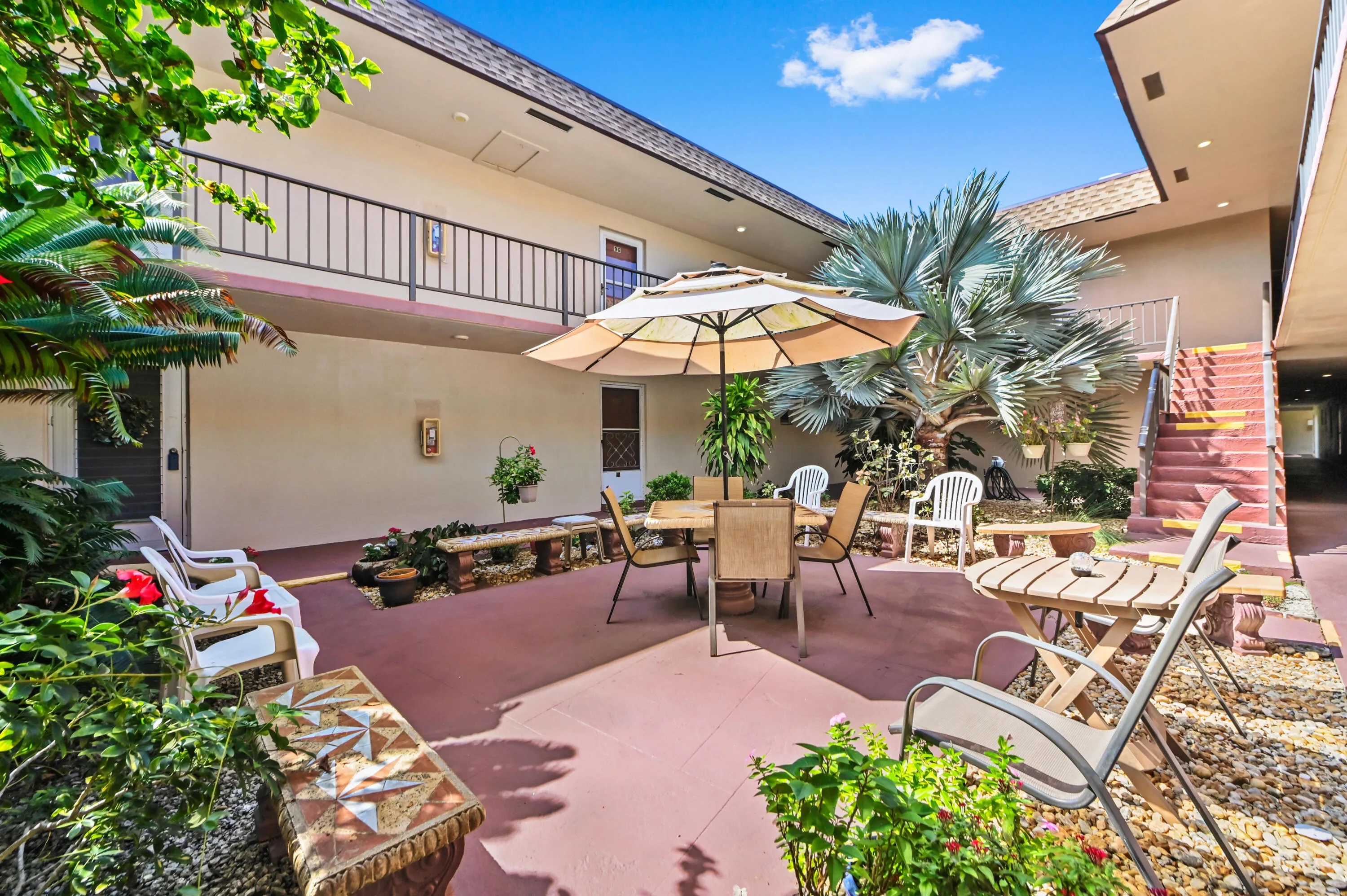 02 courtyard 02