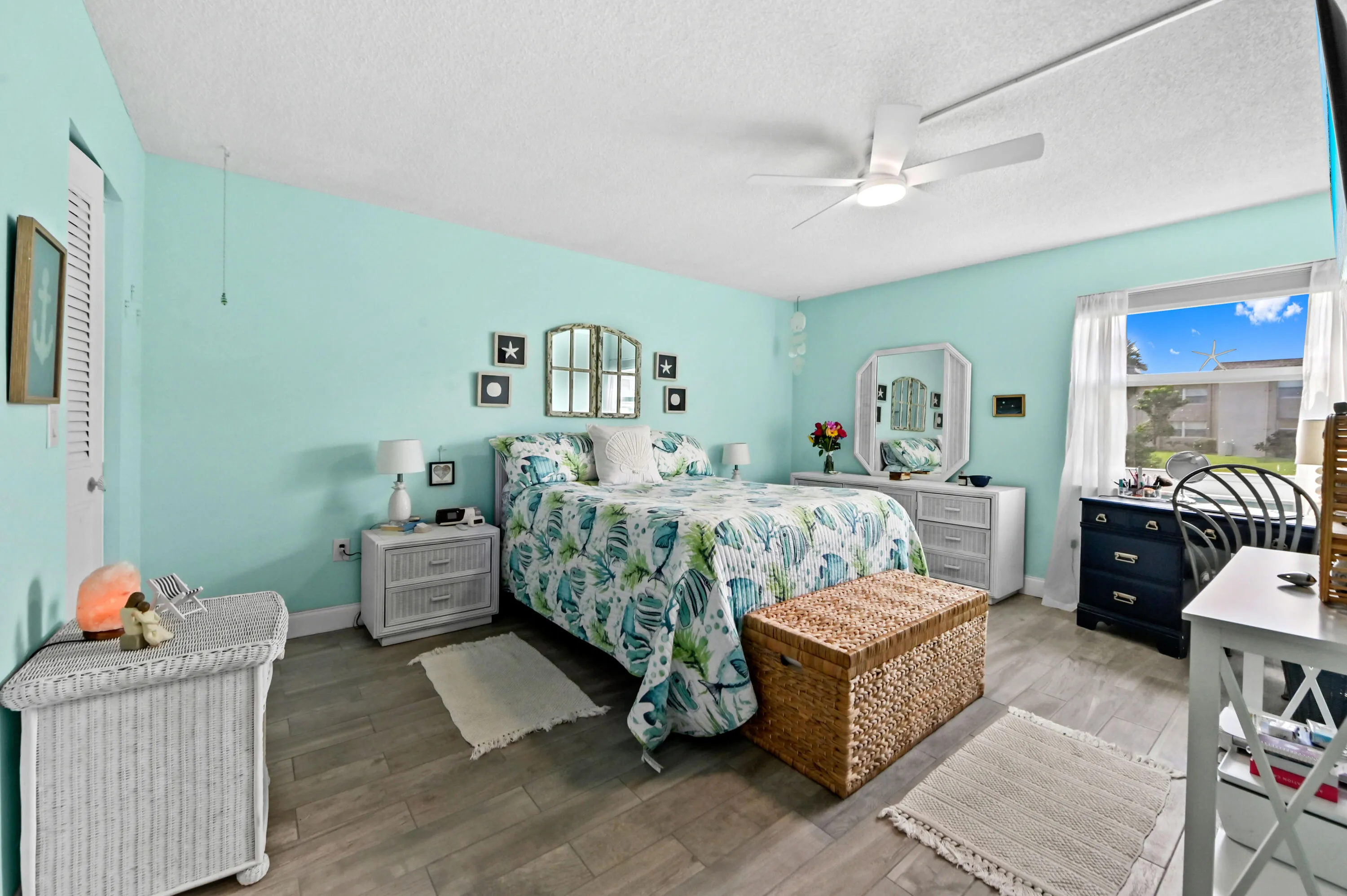 16 Bedroom 01