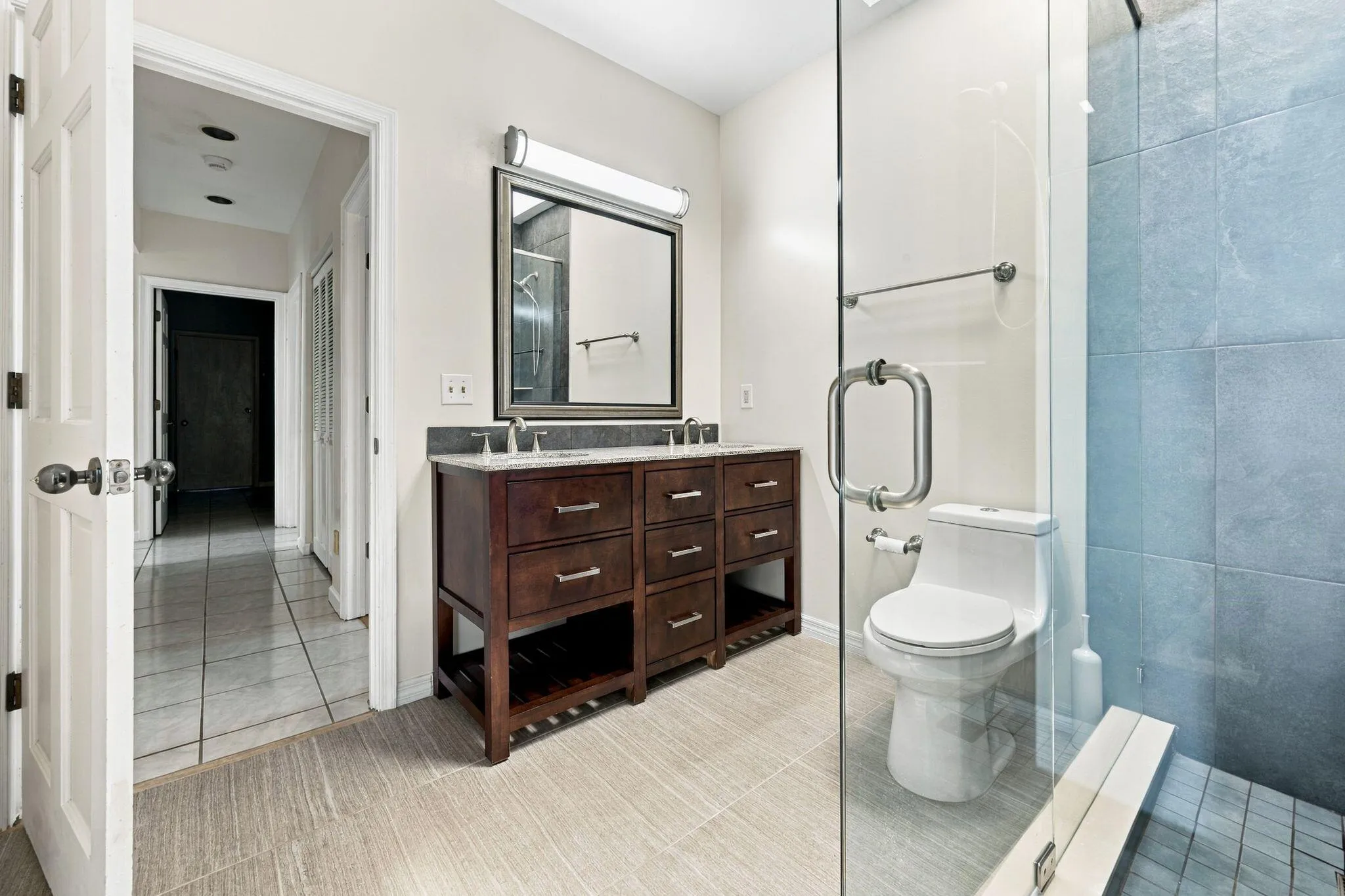 2nd Guest / Cabana bathroom