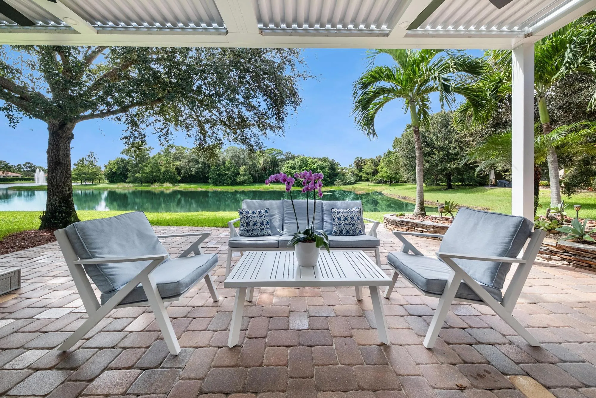 Beautiful Outdoor Area with a 20 X10 Pergola and Motorized Louvers for an Effortless Outdoor Entertainment