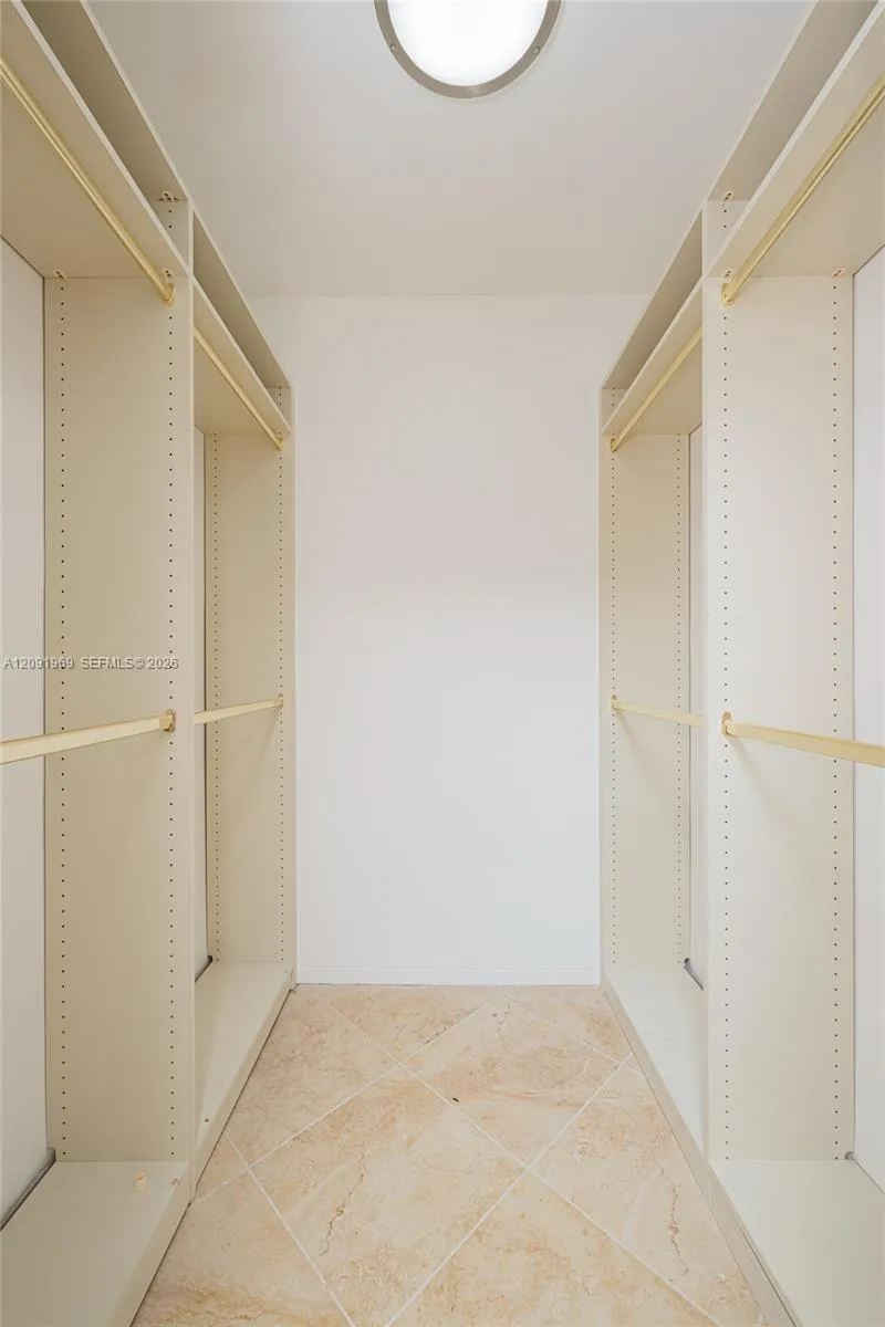 Master Walking Closet