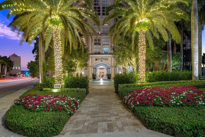 Jaw-Droppng Curb Appeal