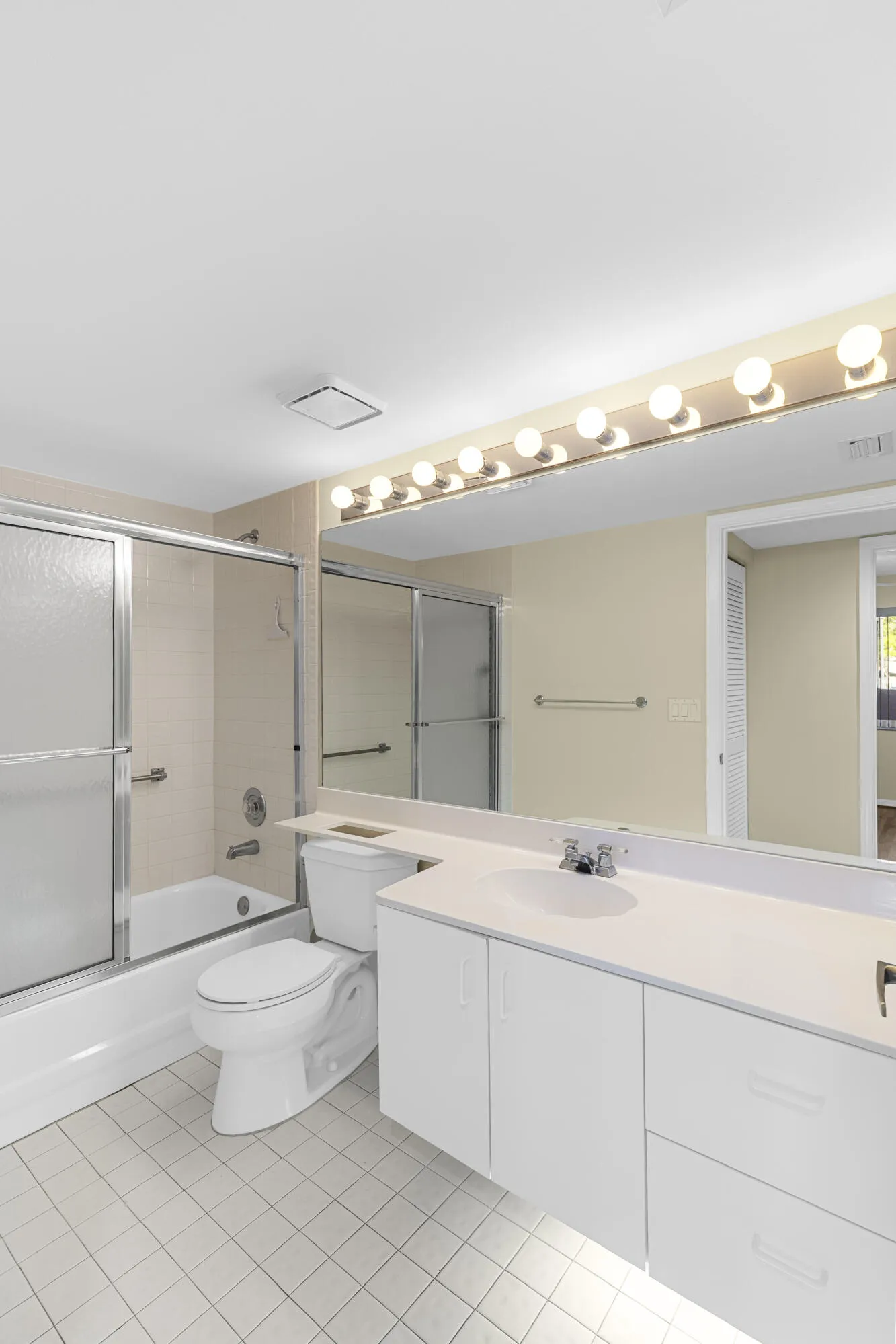 Guest Bath Combo Tub/Shower