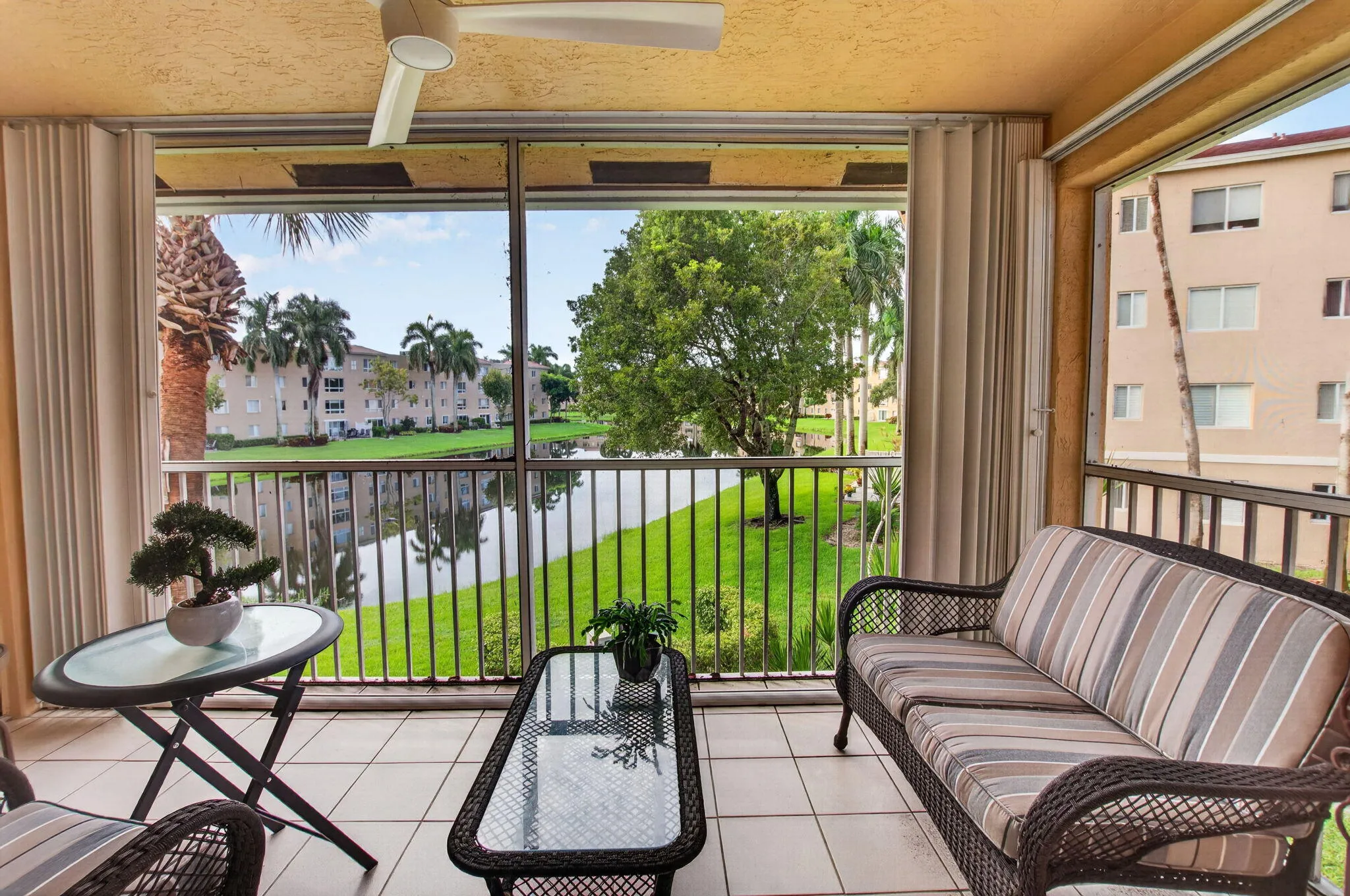 SCREENED-IN LANAI