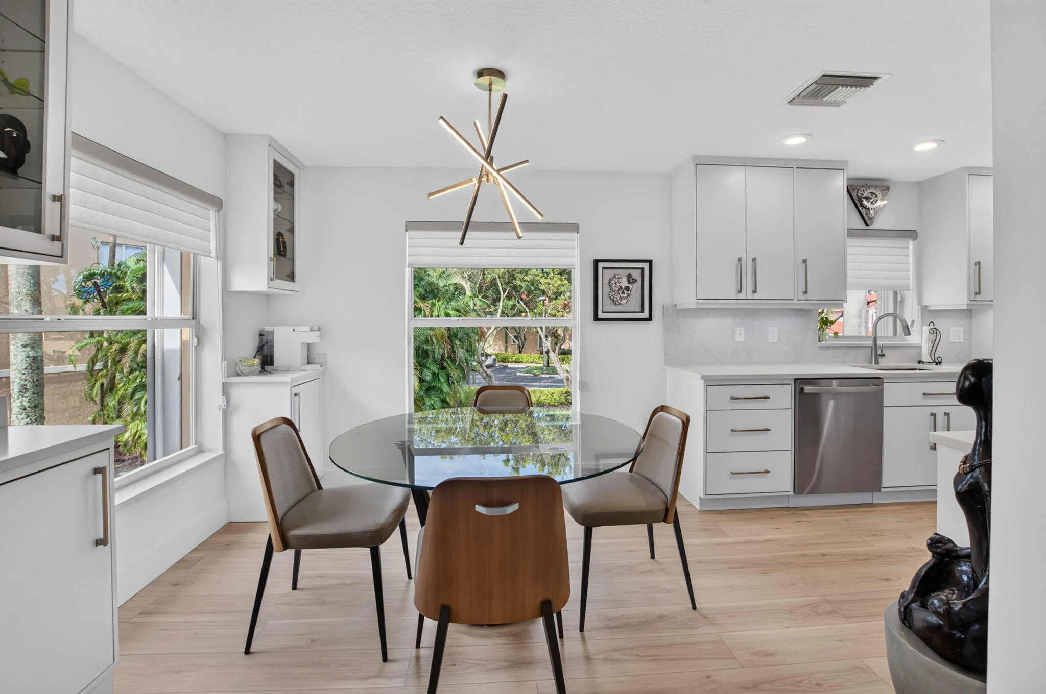 BREAKFAST NOOK