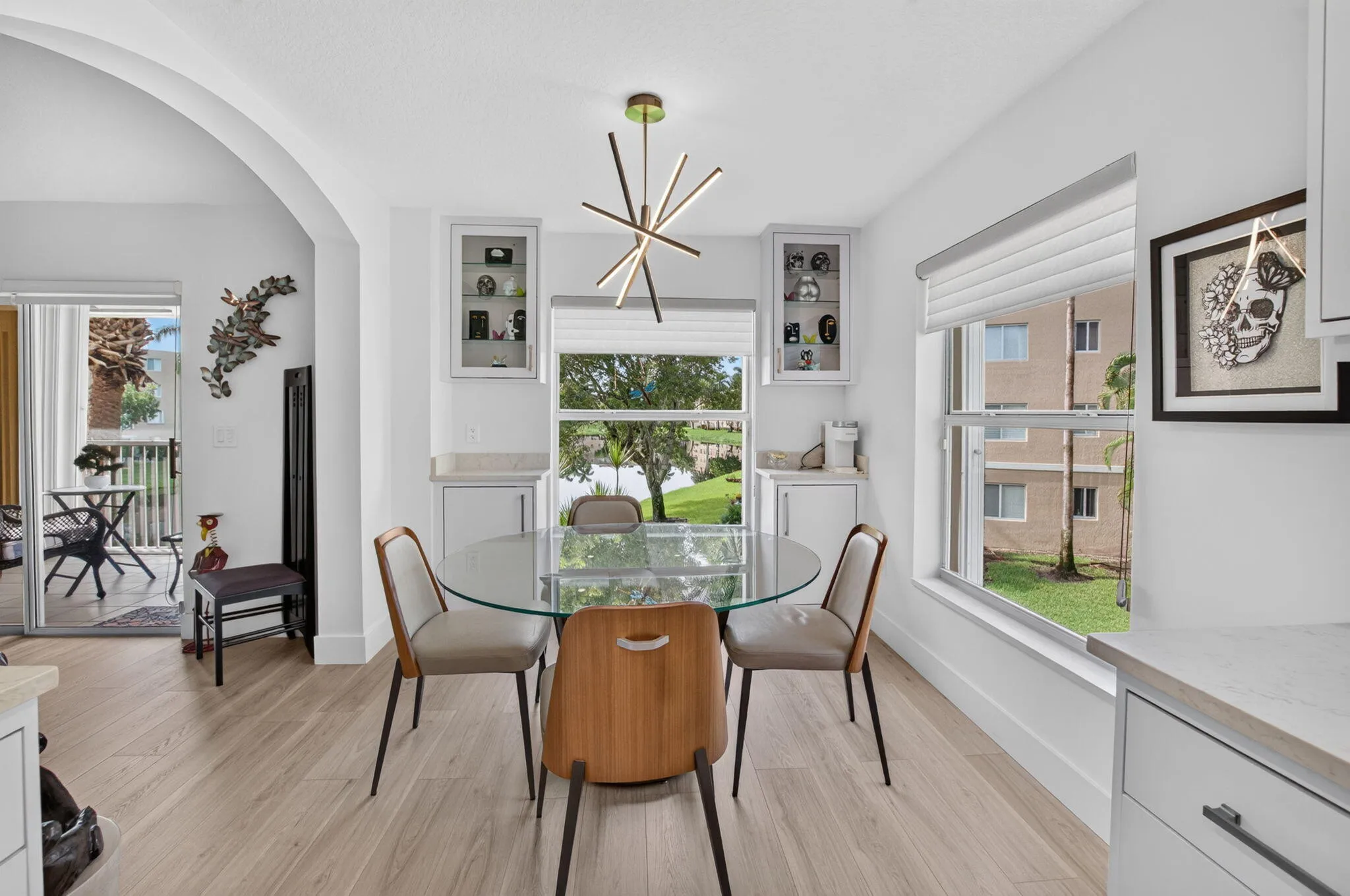 BREAKFAST NOOK