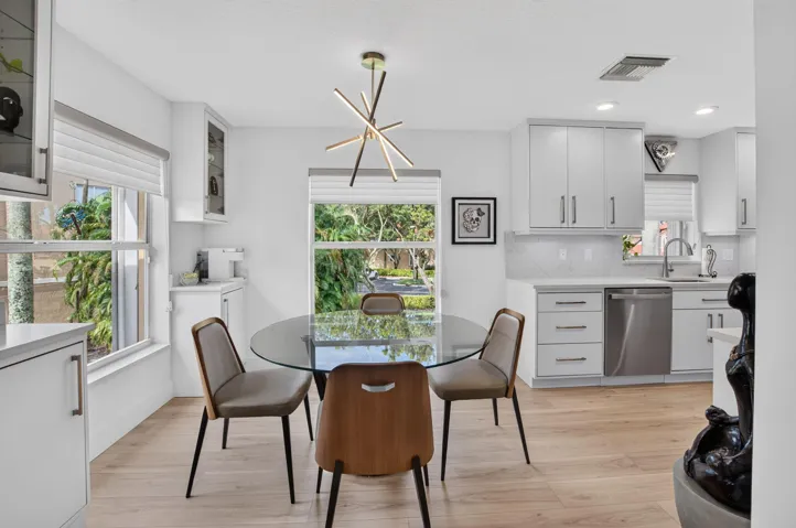 BREAKFAST NOOK