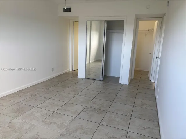 Great closet space (1 walk in)