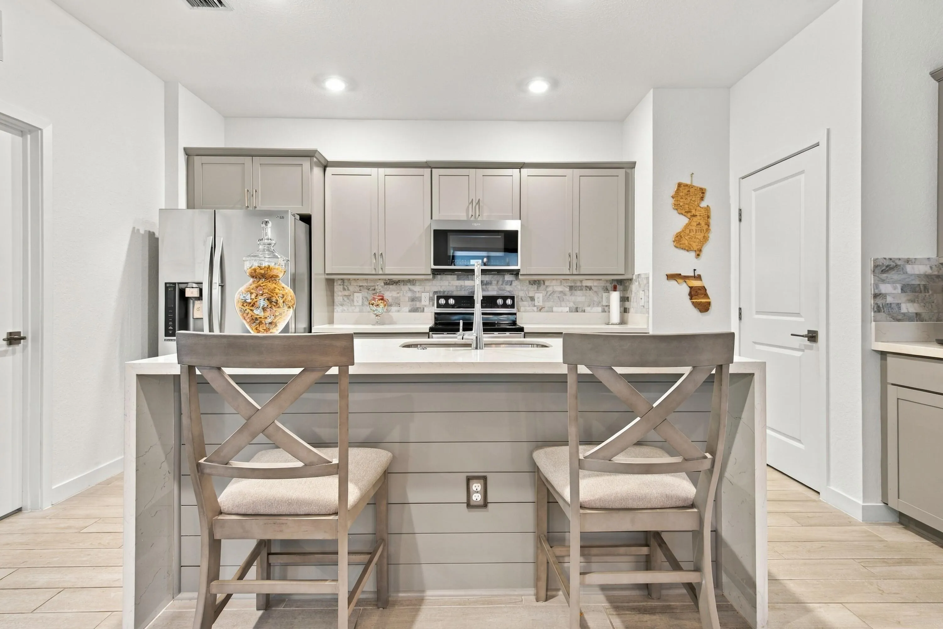 Customed Kitchen with waterfall quartz countertop, recessed lights, 42' cabinets with crown molding,