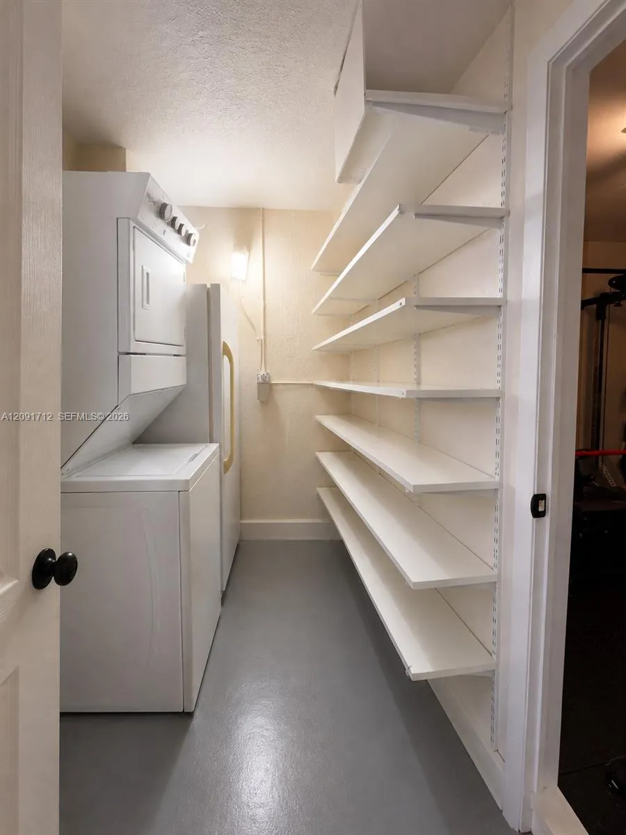 Laundry room with shelfing