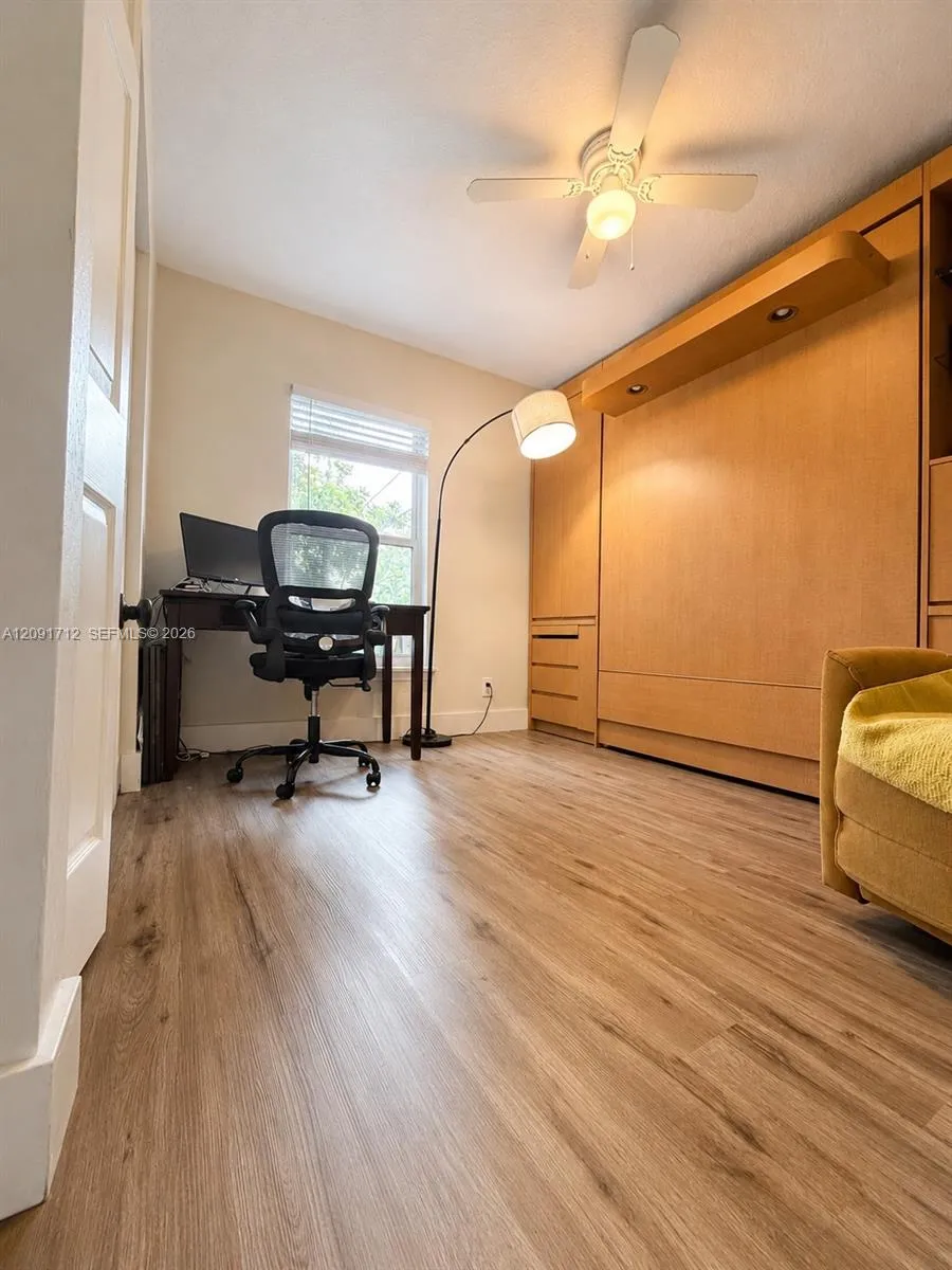 Third bedroom with Queen size murphy bed