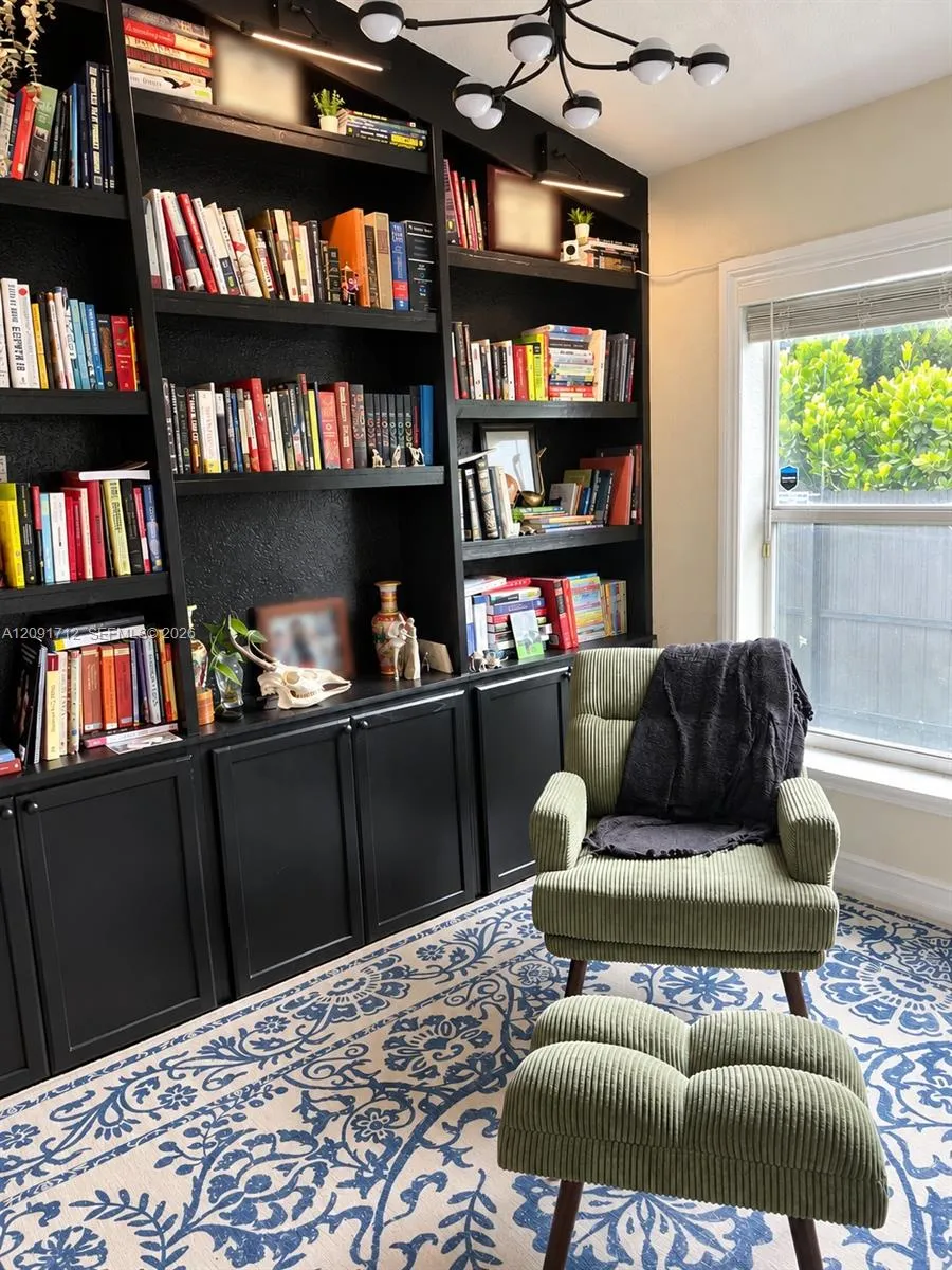 Bautiful built in bookcase