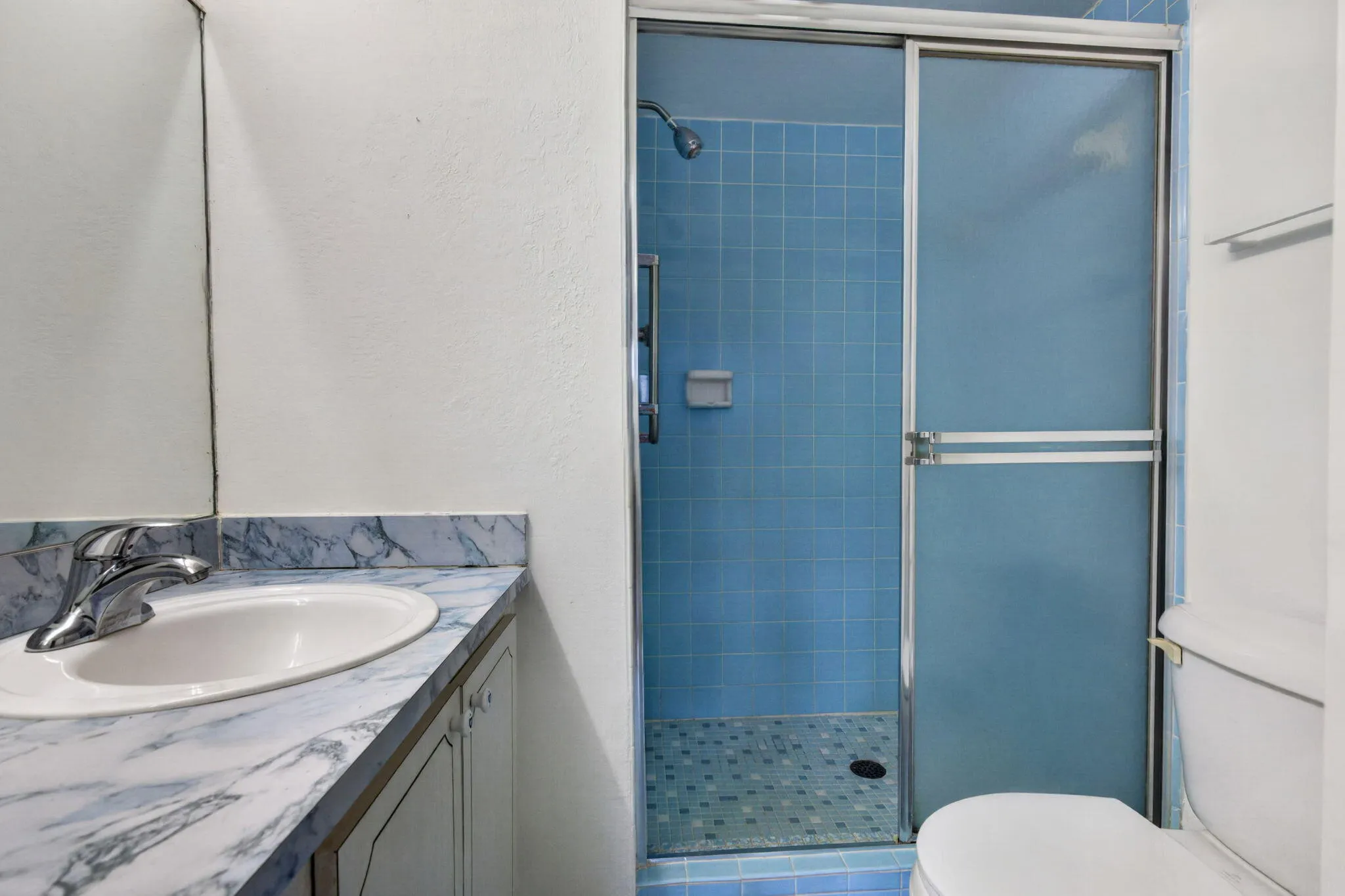 BathroomMainroom2