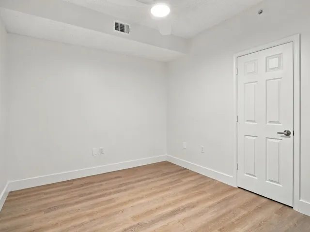 P1157697