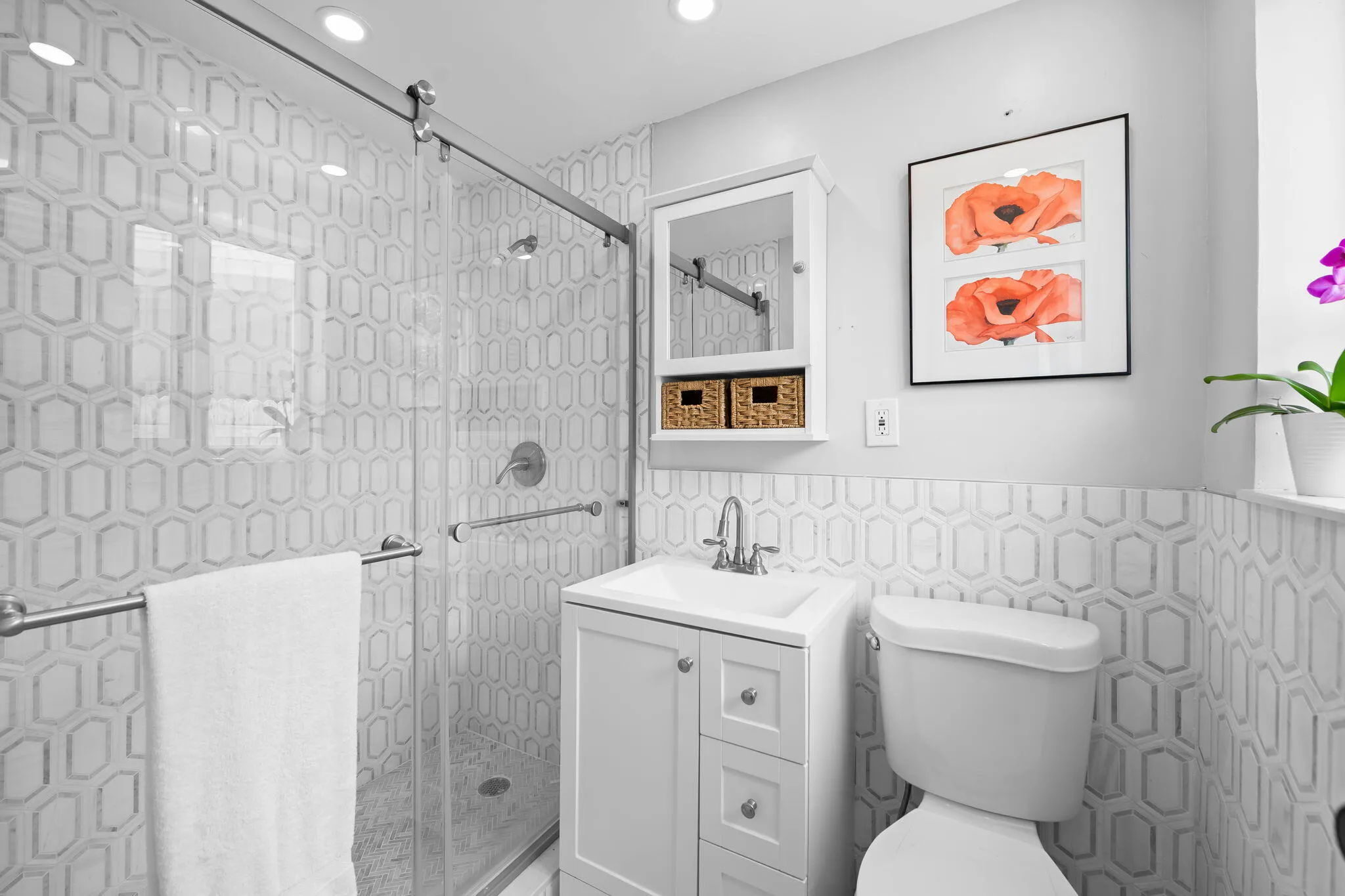 Primary bath (renovated)