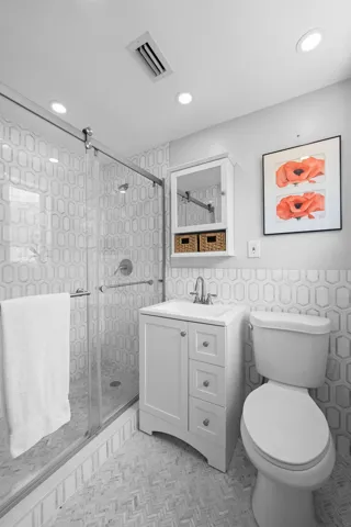 Primary bath (renovated)